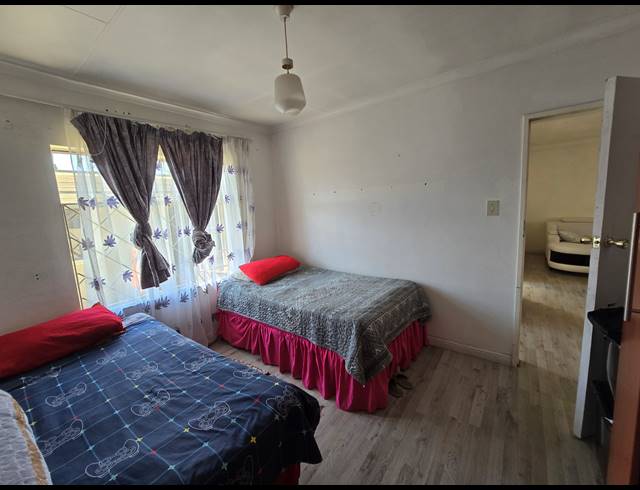 2 BEDROOM FREEHOLD FOR SALE IN MOFFAT VIEW